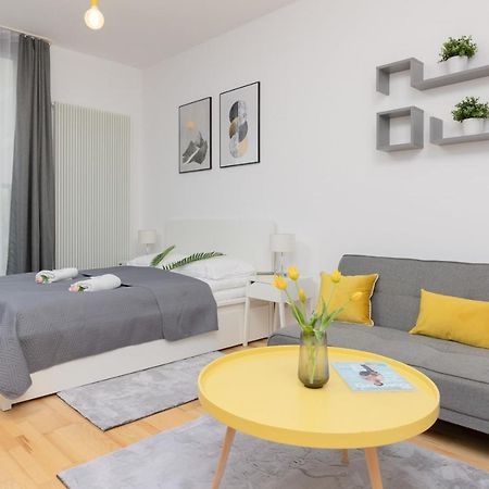 Warsaw Wola Apartment Near Nocny Market By Noclegi Renters Eksteriør billede
