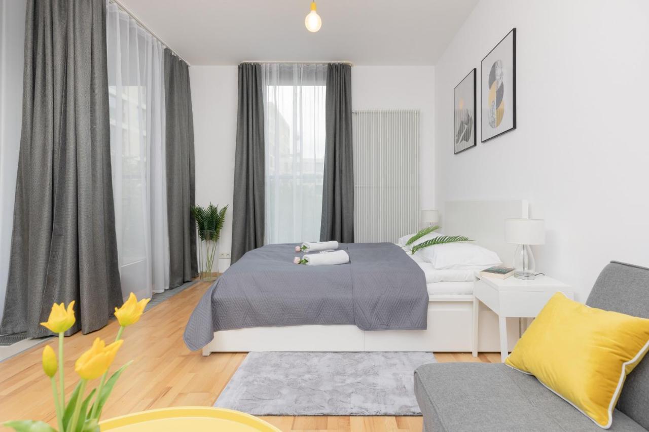 Warsaw Wola Apartment Near Nocny Market By Noclegi Renters Eksteriør billede
